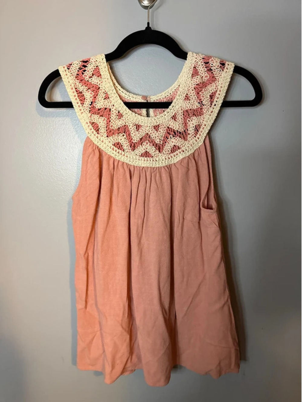 Med pink sleeveless top with crocket neckline PTP 18